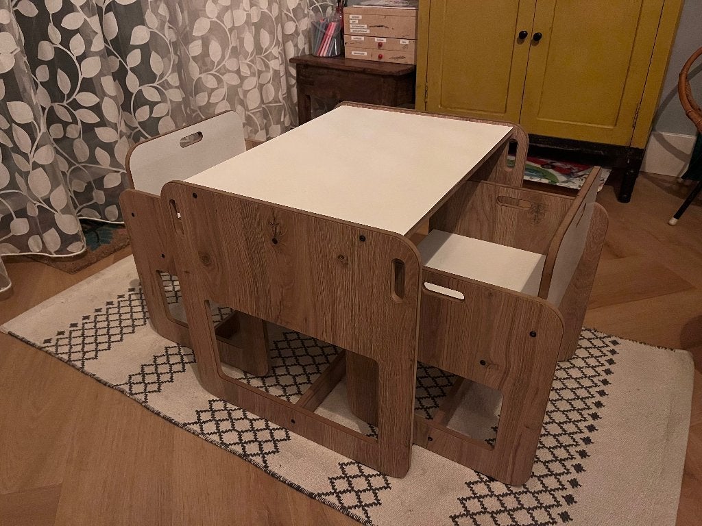 Kindertafel met stoeltjes, Ophalen, Gebruikt, Tafel(s) en Stoel(en)