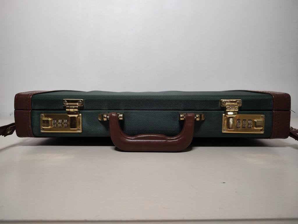 K626 BULAGGI kantoorkoffer kunstleder groen-bruin smal model, 2e hands, Bruin, Overige typen, Zo goed als nieuw