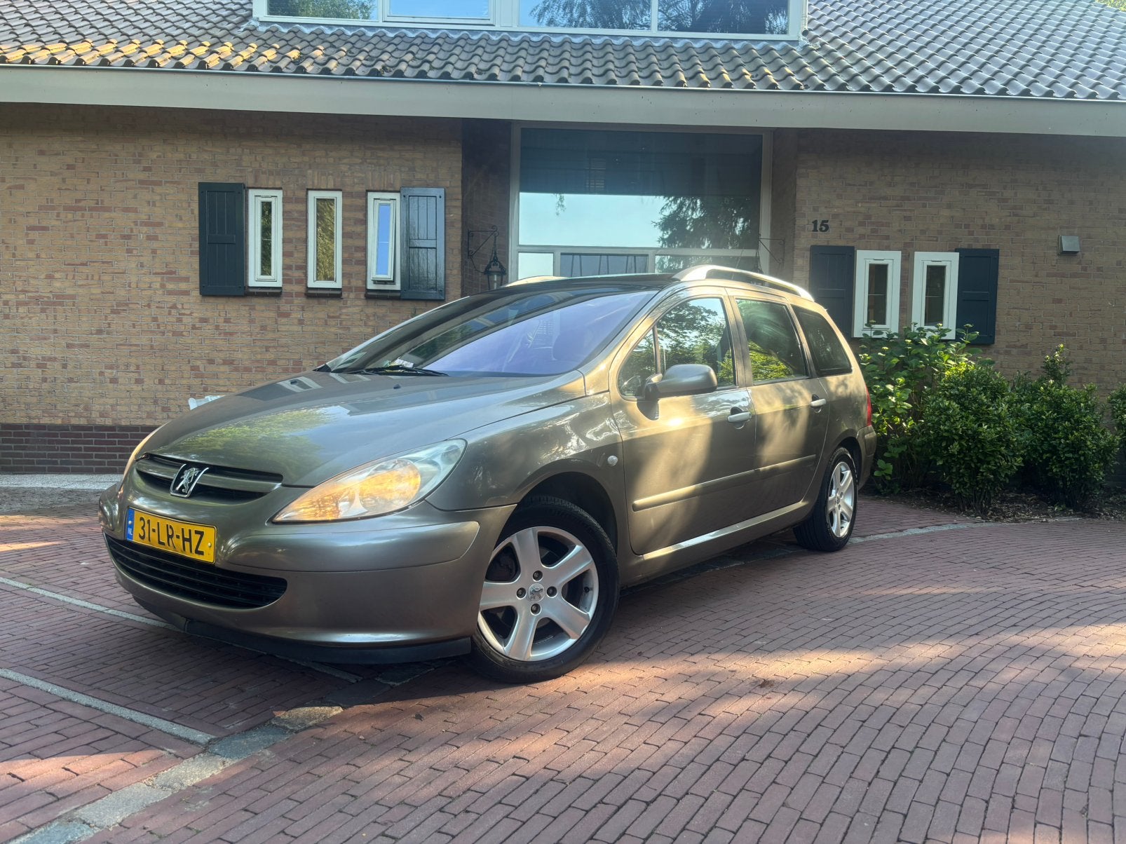 Peugeot 307 SW 2.0  panoramadak Aircocruise Nwe Apk trekhaa, Voorwielaandrijving, 1330 kg, 136 pk, 4 cilinders
