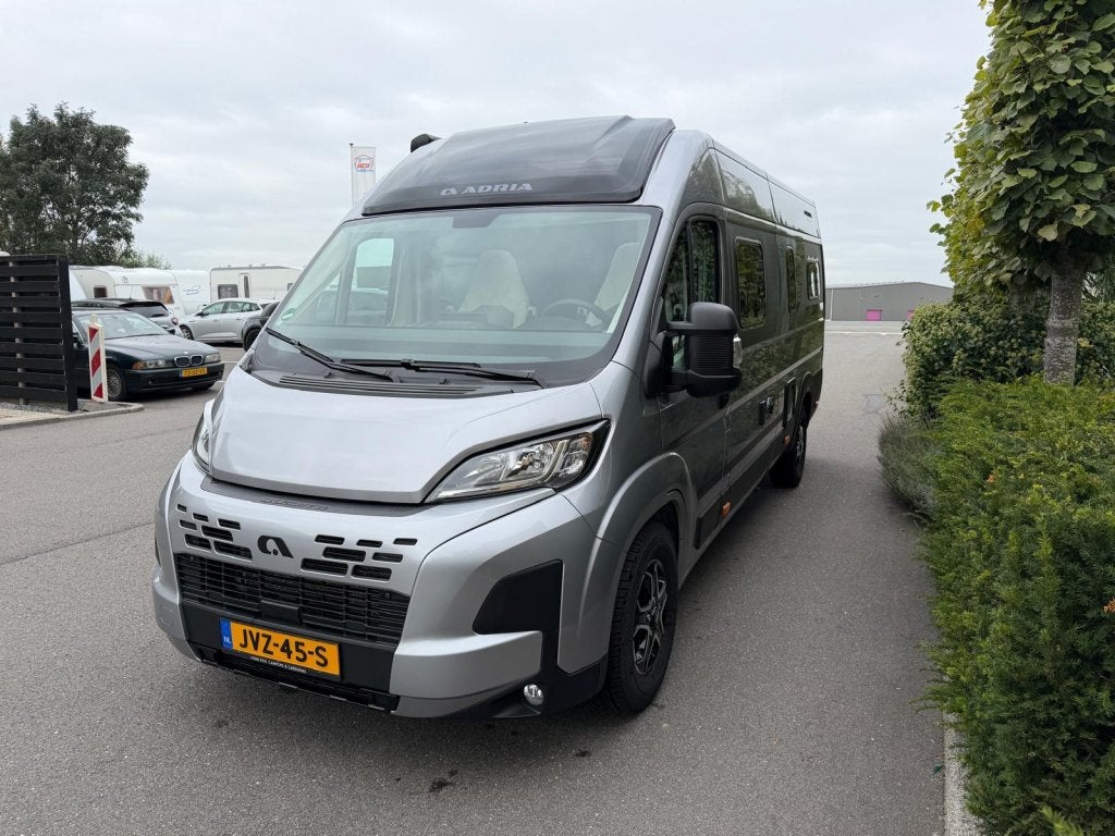 Adria Twin 640 SLB ZGAN automaat Zeer mooi, Automaat, Buscamper of Camperbus, Koelkast, Ringverwarming