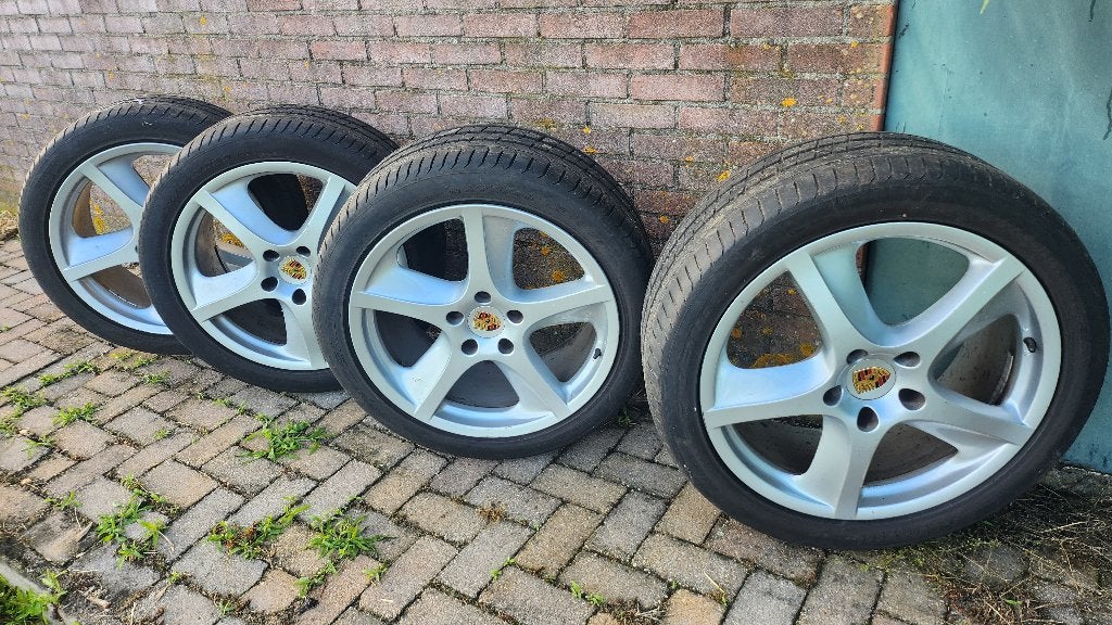 Porsche 20 inch velgen met zomerbanden, Ophalen, Gebruikt, 275 mm, Banden en Velgen