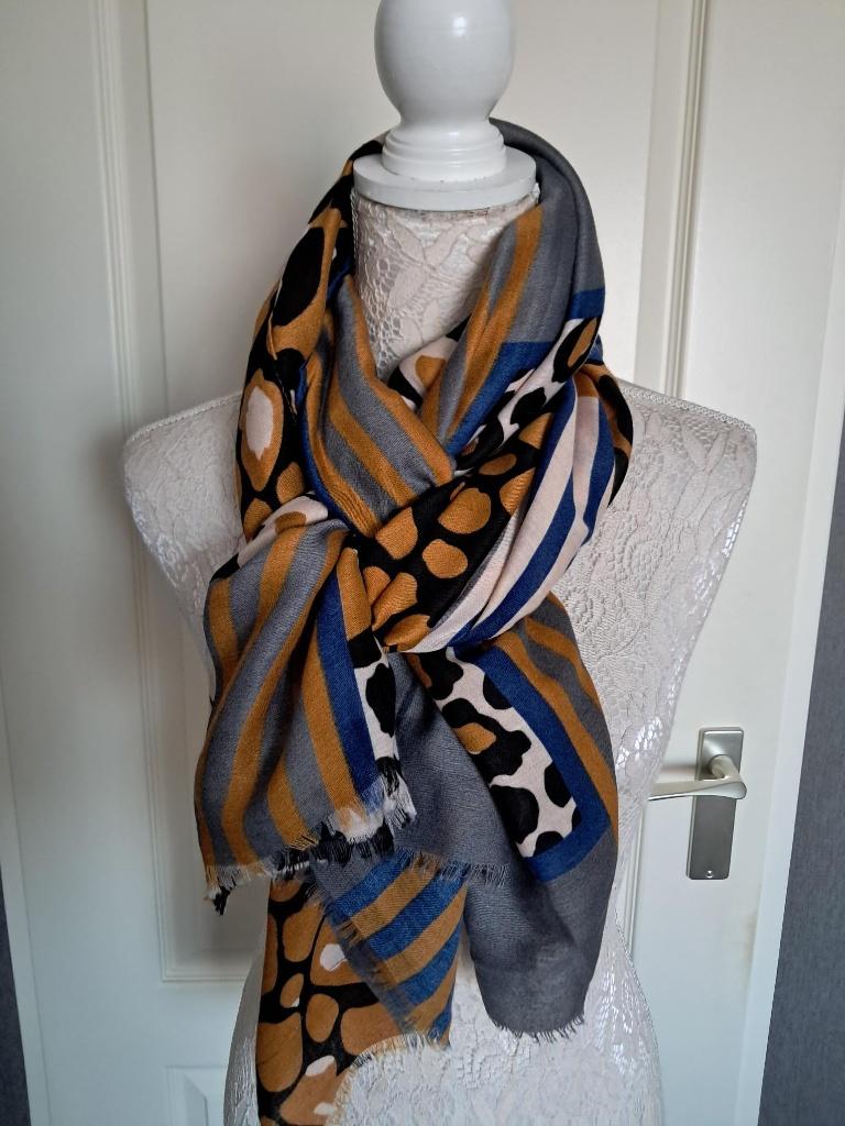Sjaals Kleur : blauw oker wit Zwart, Kleding | Dames, Mutsen, Sjaals en Handschoenen, Ophalen of Verzenden, Zo goed als nieuw
