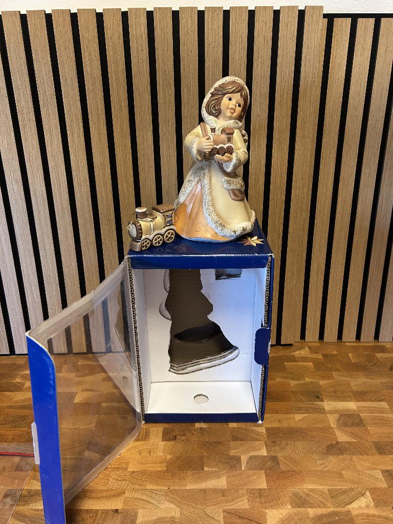 Goebel Kerst engel/meisje met trein, Diversen, Kerst, Ophalen of Verzenden, Gebruikt