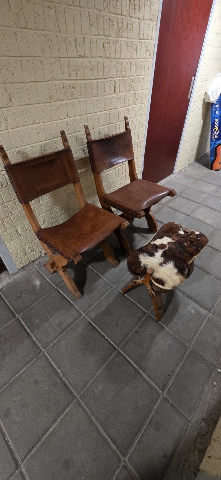 Set van 2 vintage lederen klapstoelen en krukje, Ophalen