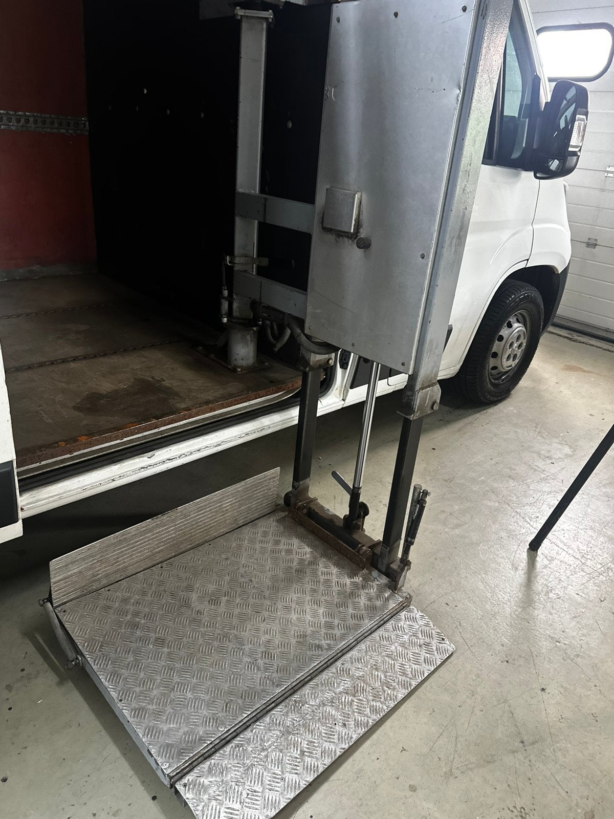 Dhollandia laadklep / laadlift – LPK gekeurd, 100 liter of meer, Ophalen, Zo goed als nieuw, Transportkar