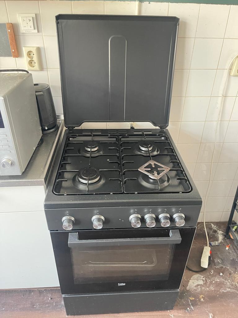 Etna Gasfornuis HeteLuchtOven Zwart (gratis magnetron erbij), Ophalen, Magnetron, 4 kookzones, Zo goed als nieuw