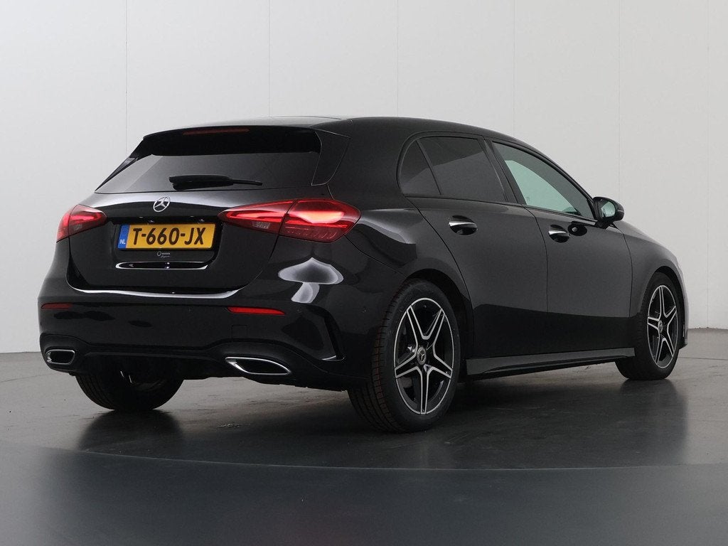 Mercedes-Benz A-klasse 180 AMG Line | Night | Burmester | Sf, Auto's, Mercedes-Benz, 136 pk, Gebruikt, 4 cilinders, Leder en Stof