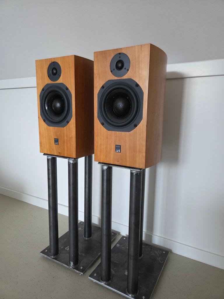 ATC SCM19 Gen 2 Cherry inclusief stands