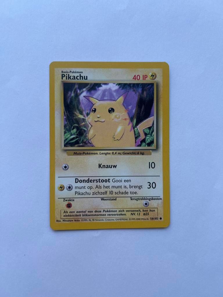 Pikachu 58/102 40 IP Nederlandse kaart + toploader, Hobby en Vrije tijd, Verzamelkaartspellen | Pokémon, Gebruikt, Losse kaart