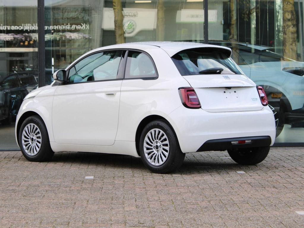 Fiat 500e RED 24 kWh VOORRAAD KORTING, Auto's, 12 maanden, Stof, Zwart, 95 pk