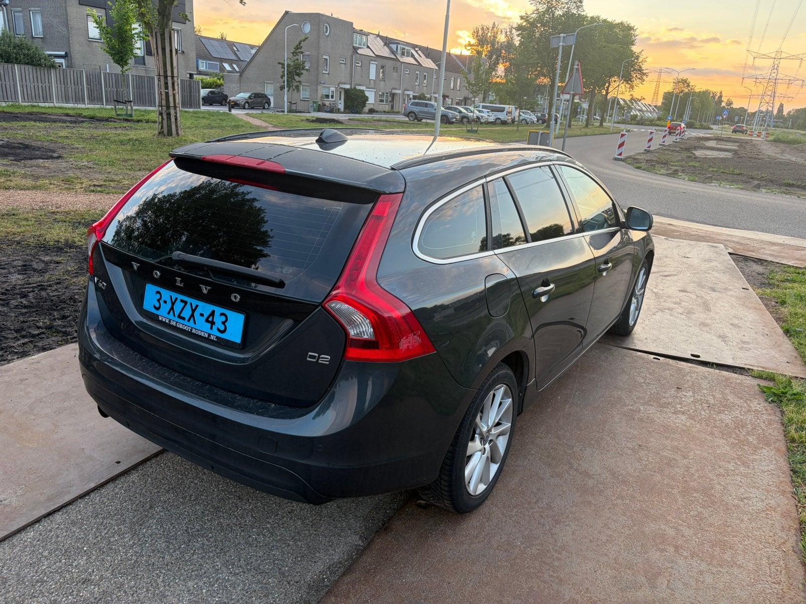 Volvo V60 1.6d 2014 Grijs (taxiklaar), Diesel, 1300 kg, 5 stoelen, Stationwagon