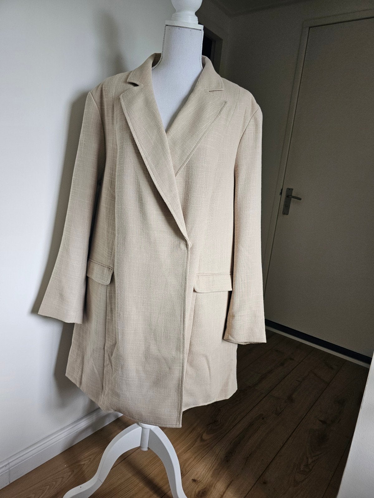 H&M beige tussen jas XXL, Kleding | Dames, Grote Maten, H&M, Beige, Ophalen of Verzenden, Jas of Mantel