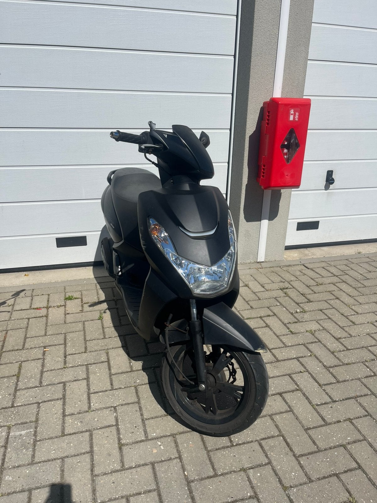 Peugeot Kisbee black edition, Fietsen en Brommers, Scooters | Peugeot, Ophalen, Zo goed als nieuw, Benzine, Overige modellen