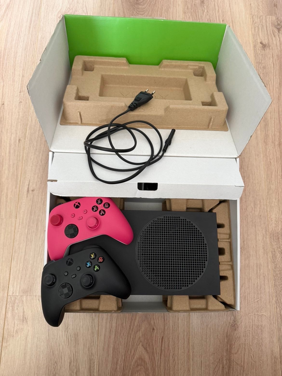 Xbox series s 500 bg + 2 controllers, Spelcomputers en Games, Ophalen, Zo goed als nieuw
