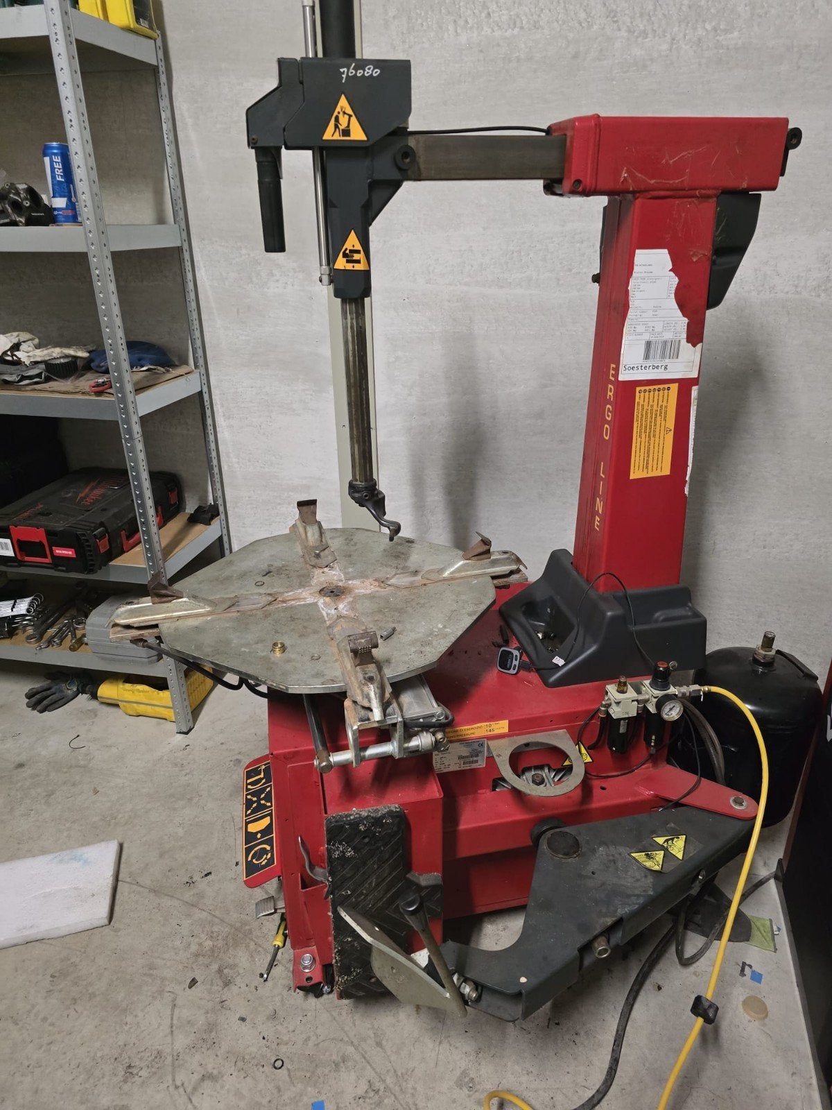 Mondolfo Ferro Aquila AS 943TI 2V Banden demonteermachine, Ophalen
