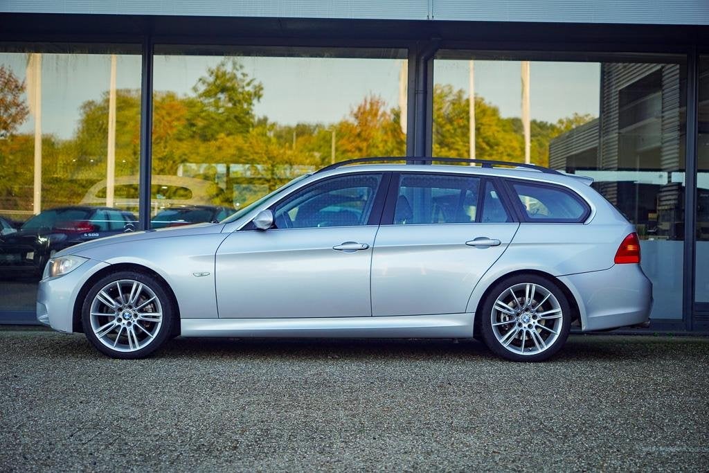 BMW 3-serie Touring 325i High Executive / M-Pakket / Pano /, Automaat, Gebruikt, Zwart, 2494 cc