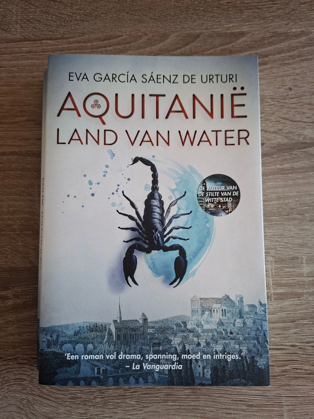 Aquitanië Land van Water - Eva García Sáenz de Urturi, Boeken, Ophalen of Verzenden, Zo goed als nieuw, Eva García Sáenz de Urturi