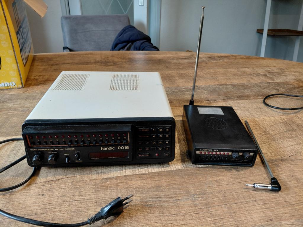2 Vintage Radio Scanners: HandiC 0016 & Squarish 248, Telecommunicatie, Ophalen of Verzenden, Gebruikt, Minder dan 30 kanalen