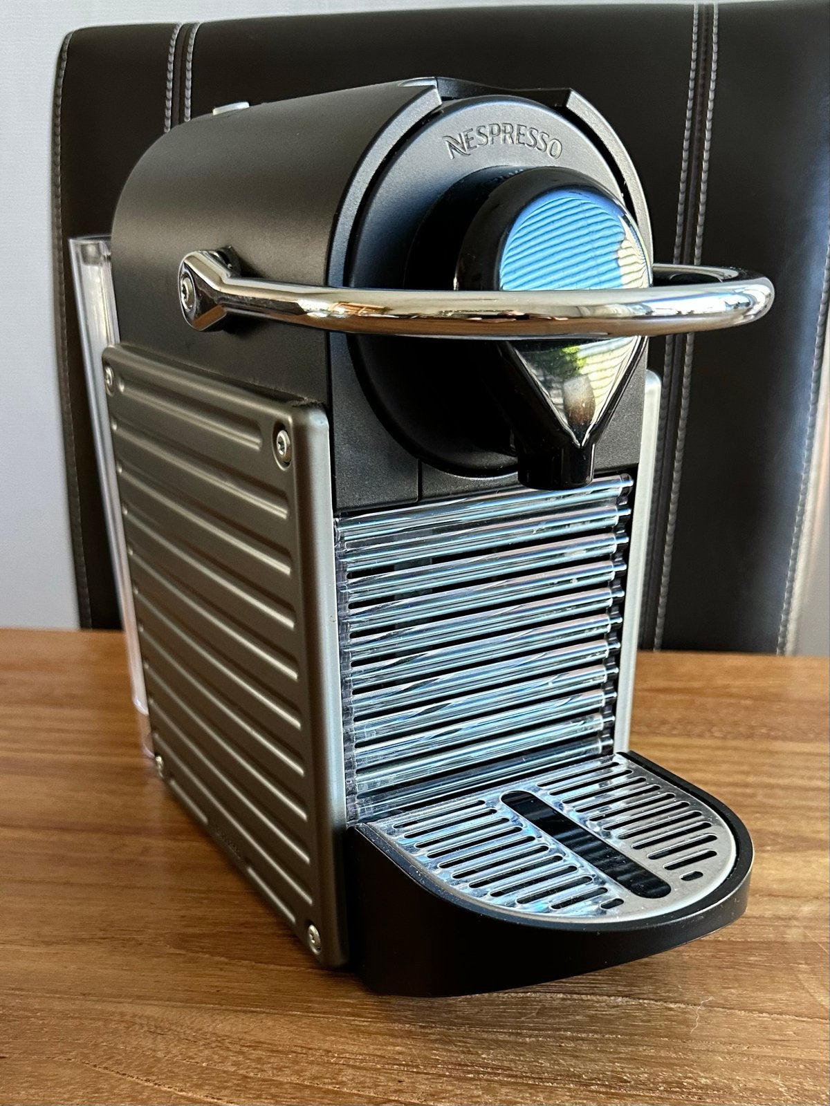 Nespresso Krups machine - Compact & Stijlvol, Ophalen of Verzenden, Zo goed als nieuw, Espresso apparaat, Koffiepads en cups