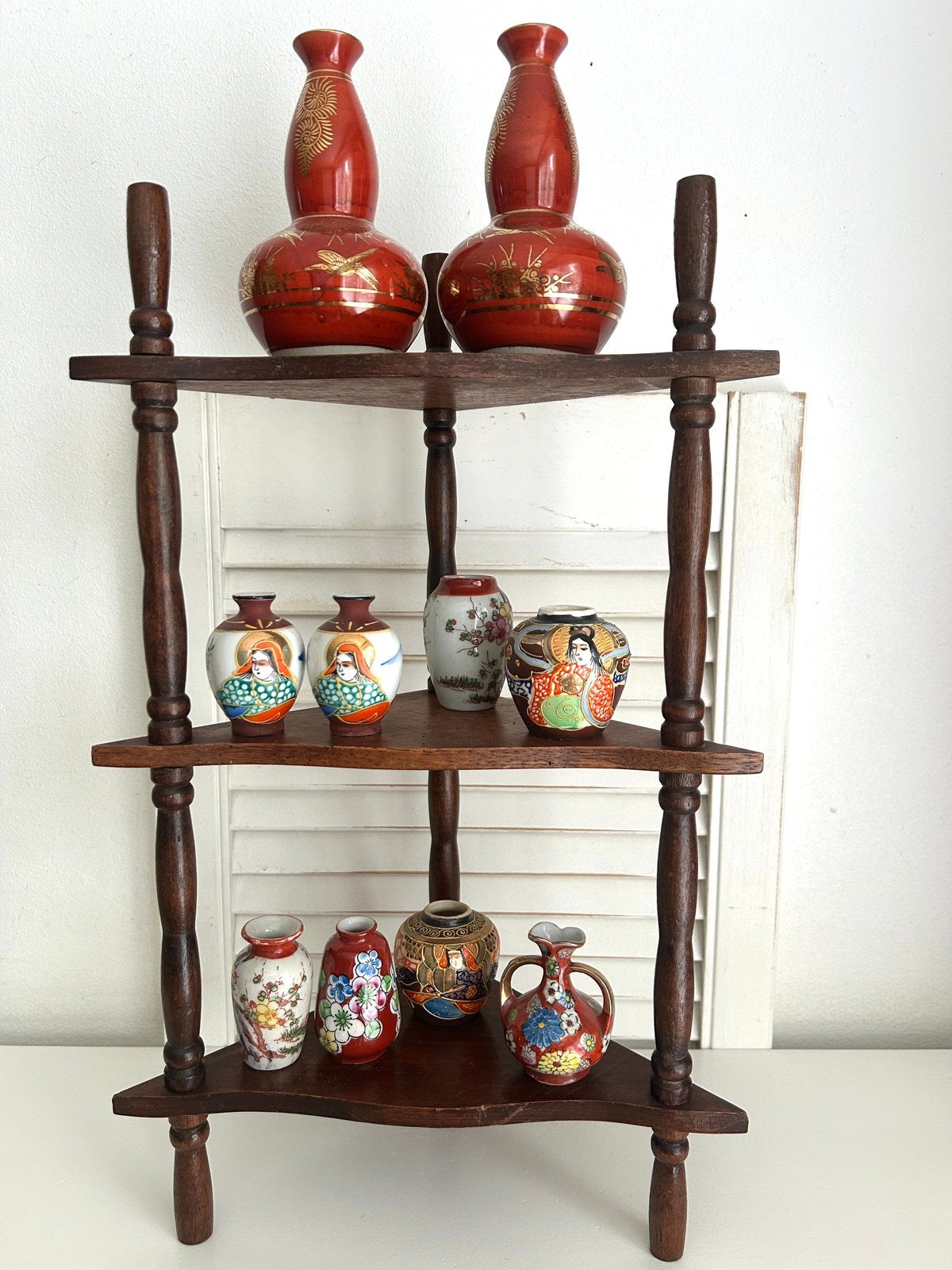 Vintage Japanse miniatuur vaasjes in houten kastje, Antiek en Kunst, Curiosa en Brocante, Ophalen