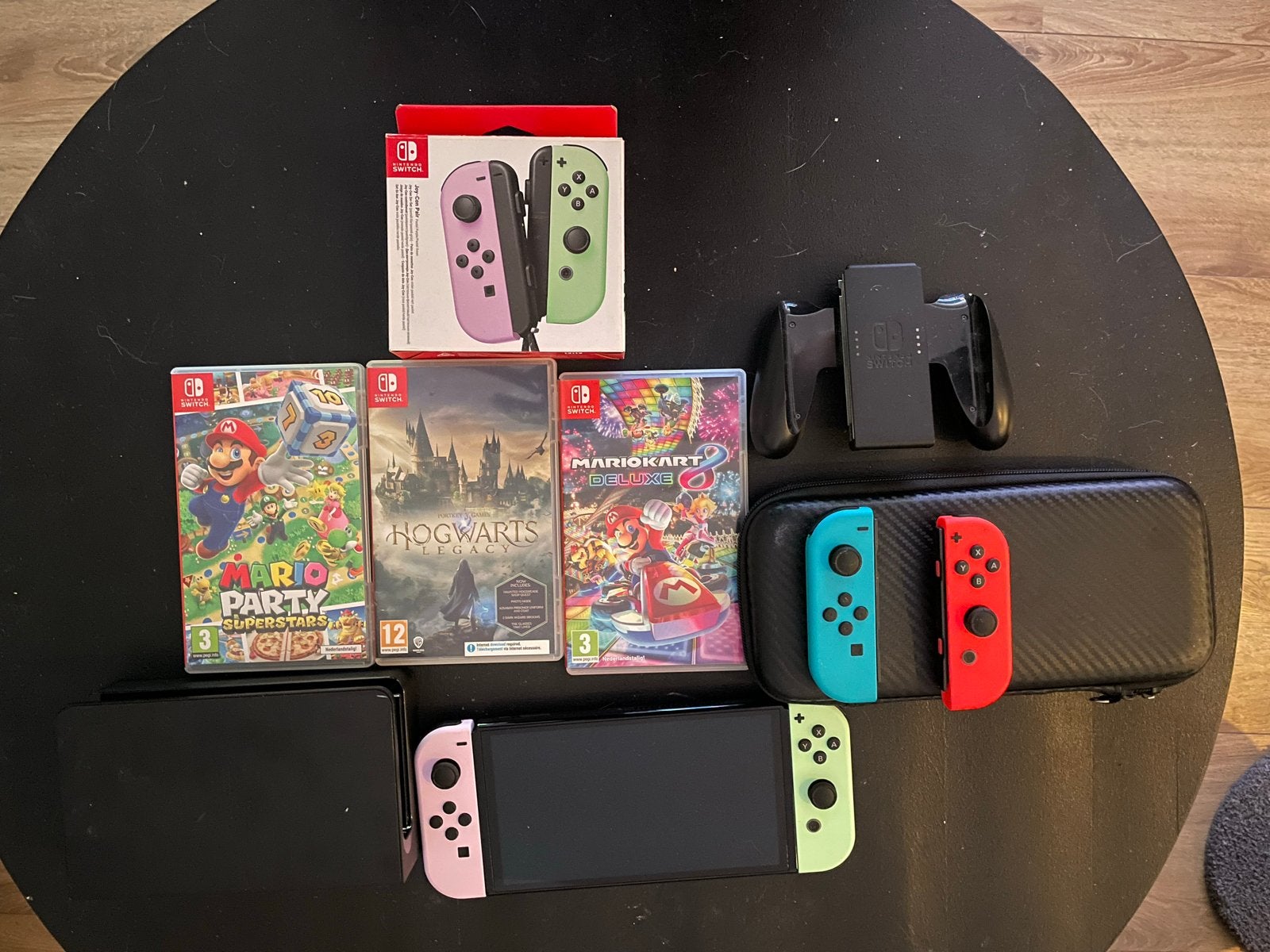 Nintendo Switch OLED met 3 games en extra controllers, Met games, Zo goed als nieuw, Met 3 controllers of meer, Switch OLED