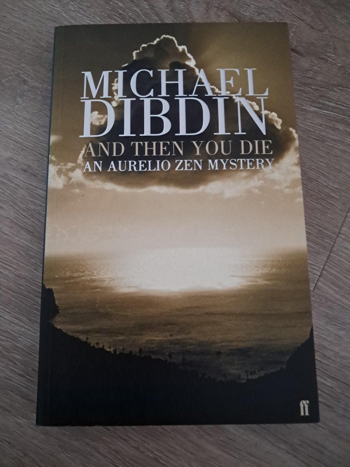 K2 Michael Dibdin - And Then You Die (Aurelio Zen Mystery), Boeken, Ophalen of Verzenden, Gelezen, Michael Dibdin