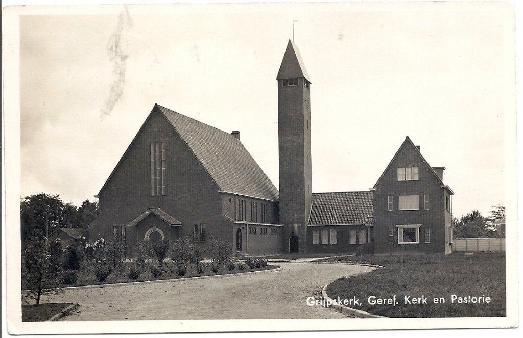Grijpskerk Geref.Kerk en Pastorie Fotokaart 1944, Verzenden, 1940 tot 1960, Gelopen, Groningen