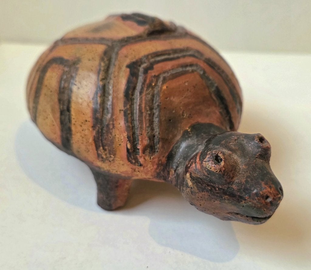 Surinaamse aardewerk spaarpot schildpad, begin 20e eeuw, Steen/keramiek, Overige typen, Handgemaakt, 12 cm