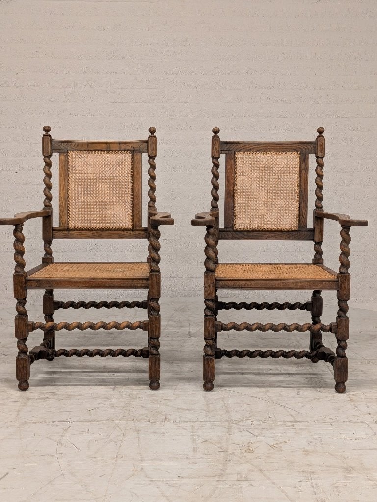 Eiken armstoel met getordeerde poten en rotan, Ophalen, Gebruikt, Twee, Bruin