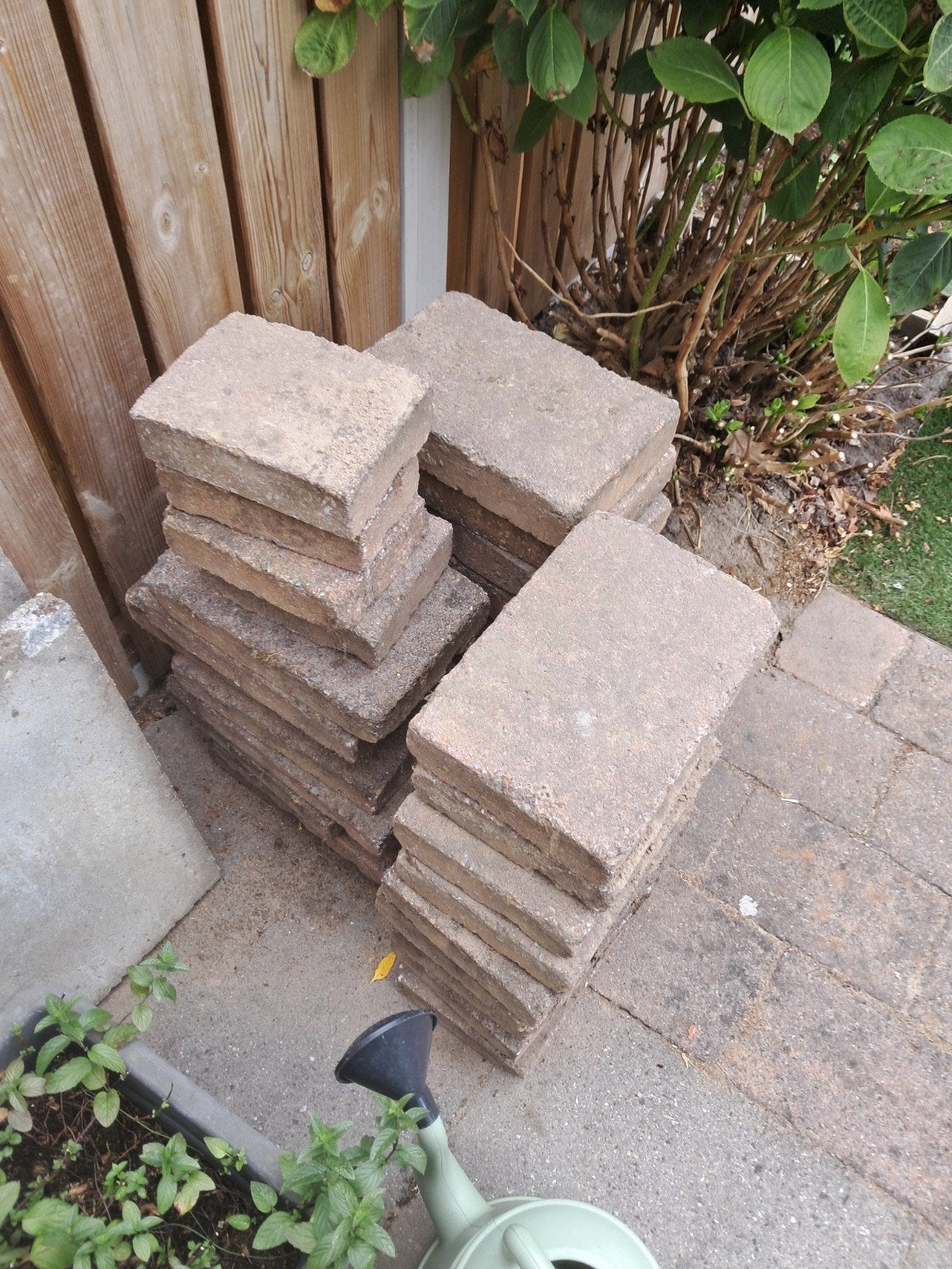 Roze tegels 20x30 en 50x50 gratis af te halen, Ophalen, Gebruikt, 40 tot 60 cm, Minder dan 5 m²