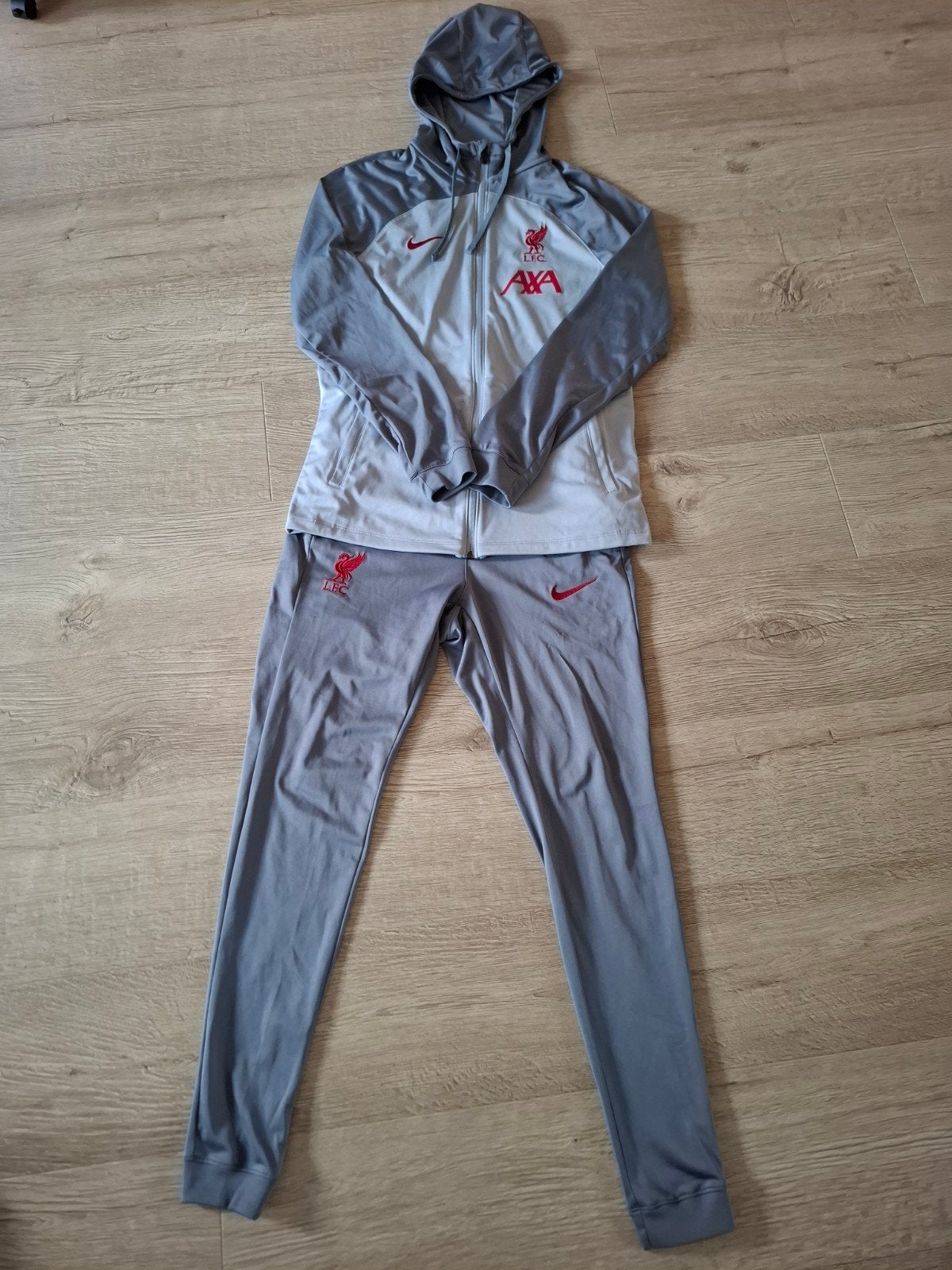 Liverpool FC Trainingspak Nike Dri-FIT Slim Fit Maat S, Nike, Ophalen of Verzenden, Zo goed als nieuw, Voetbal