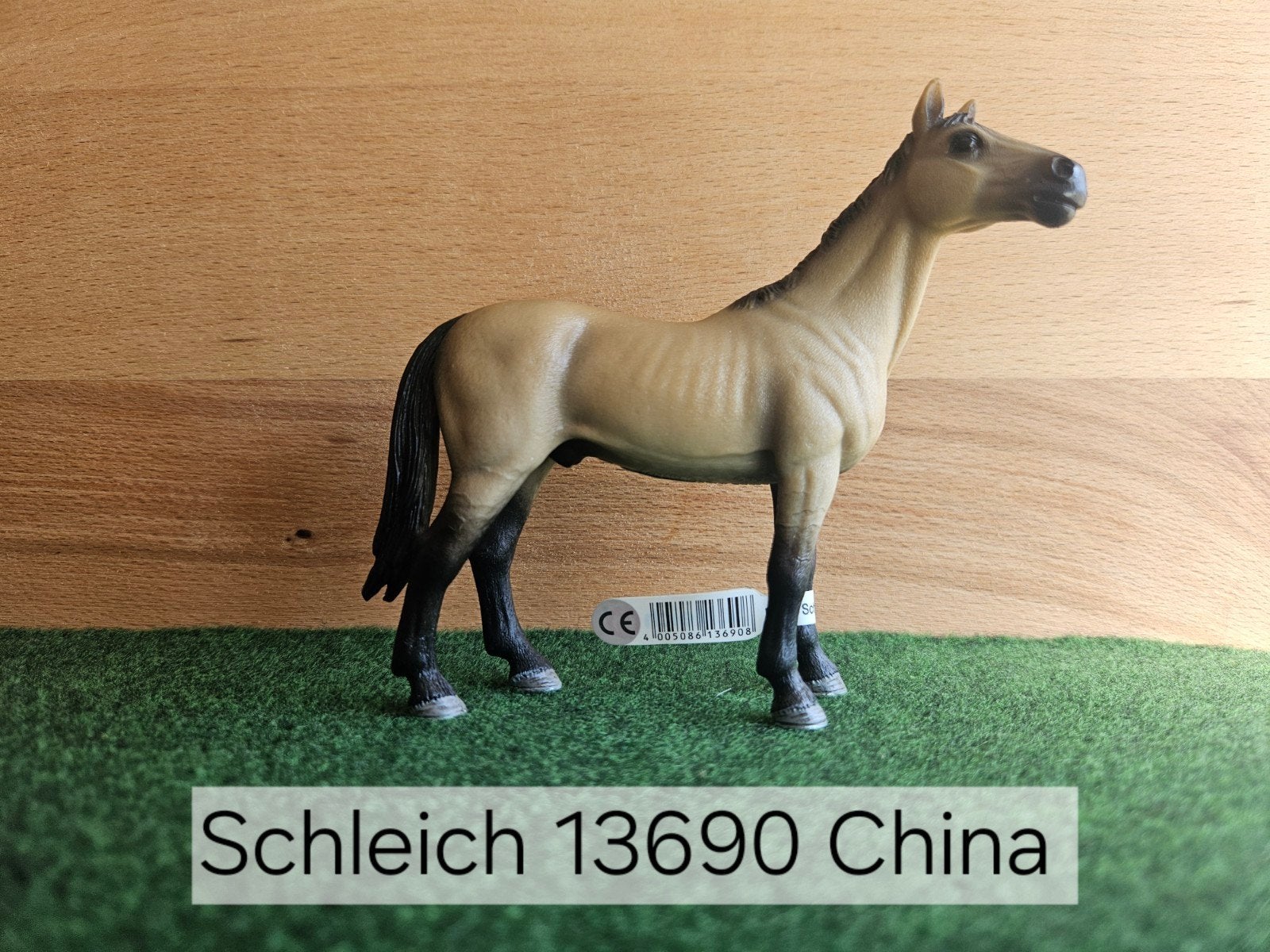 Schleich 13690 Akhal Teke hengst met vaantje uit 2011, Ophalen of Verzenden, Zo goed als nieuw, Paard, Beeldje of Figuurtje