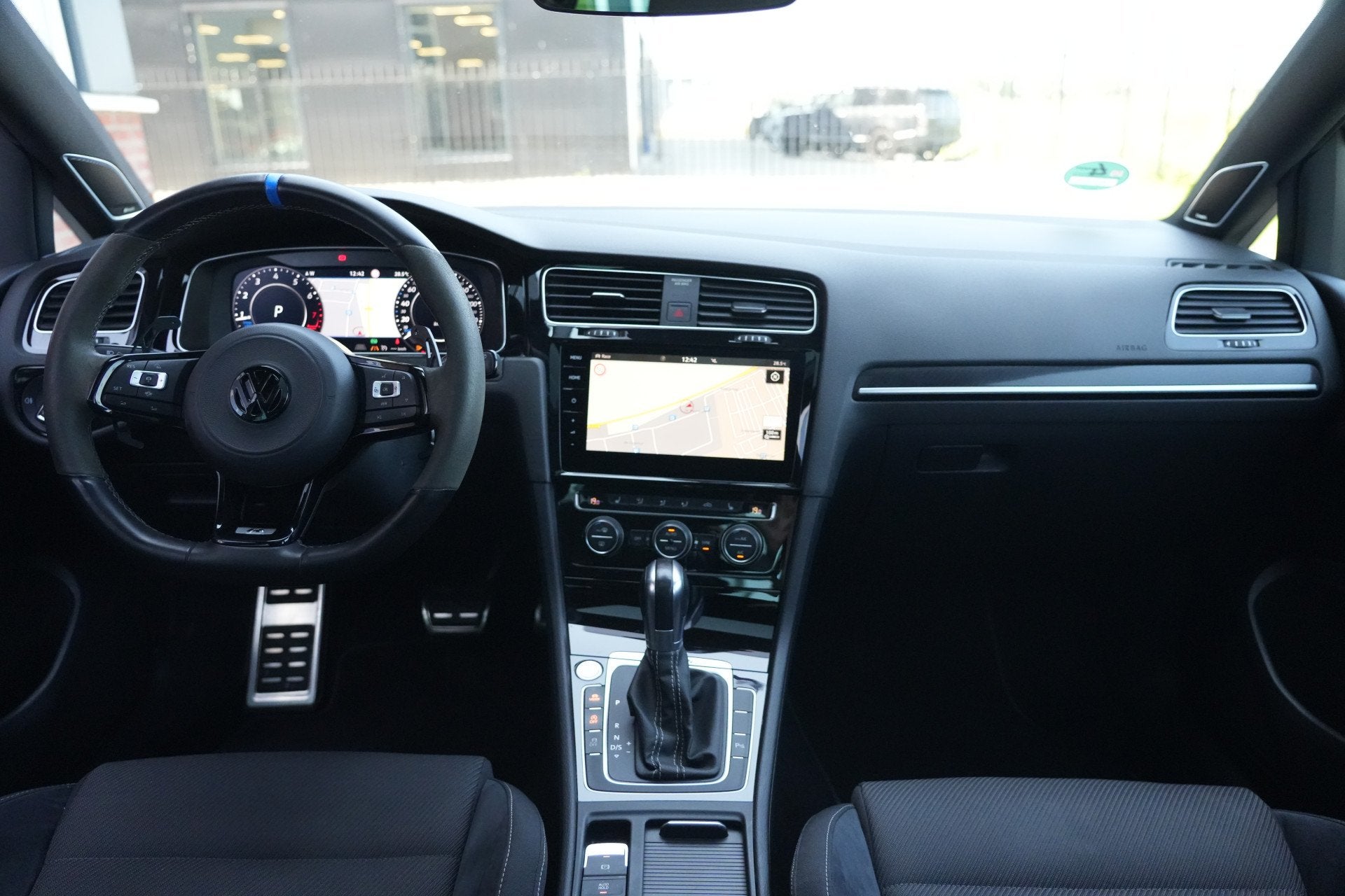Volkswagen Golf 2.0 TSI 4Motion R 300pk Panoramadak/Dynaudio, Automaat, 4 cilinders, 1984 cc, Bedrijf