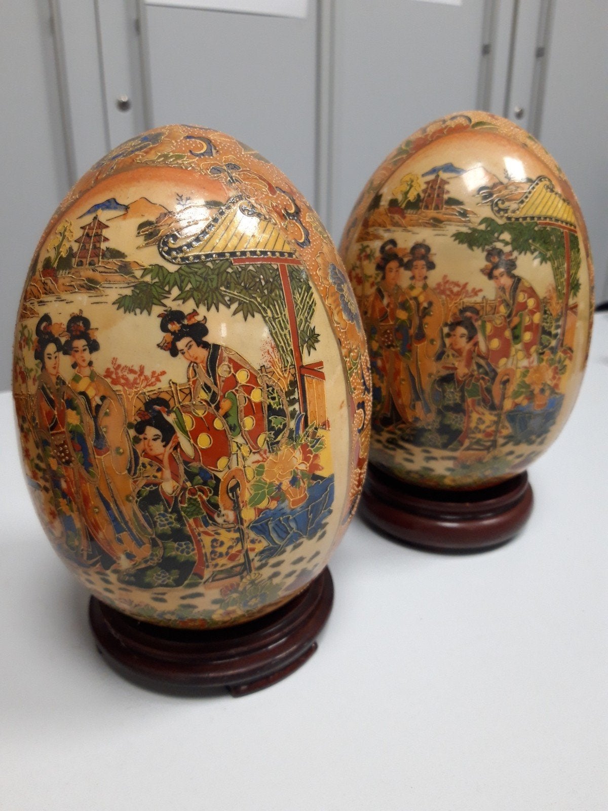 Set van 2 handgeschilderde decoratieve eieren op standaard, Ophalen of Verzenden