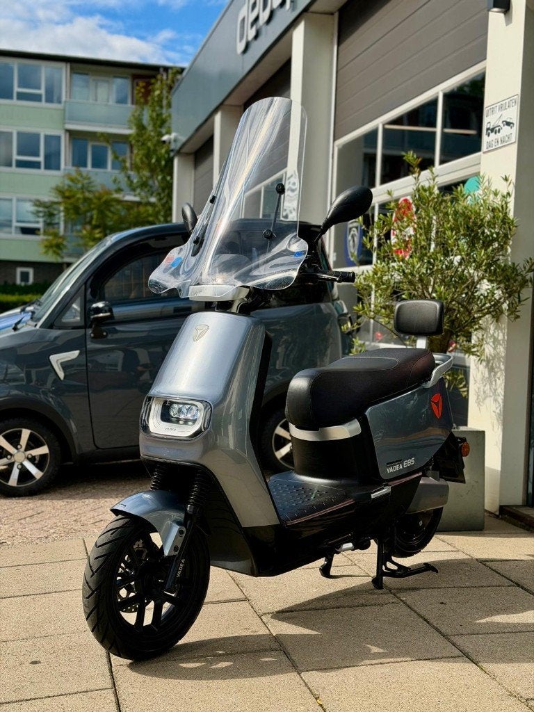 Yadea E8S Bromscooter - Glossy Grey, Ophalen, Debuparts, Info@debuparts.nl, Rembrandtlaan 56A