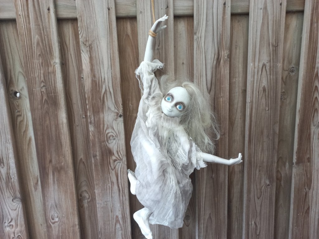Halloween hangend meisje, Ophalen, Gebruikt, Versiering, Halloween of Griezel