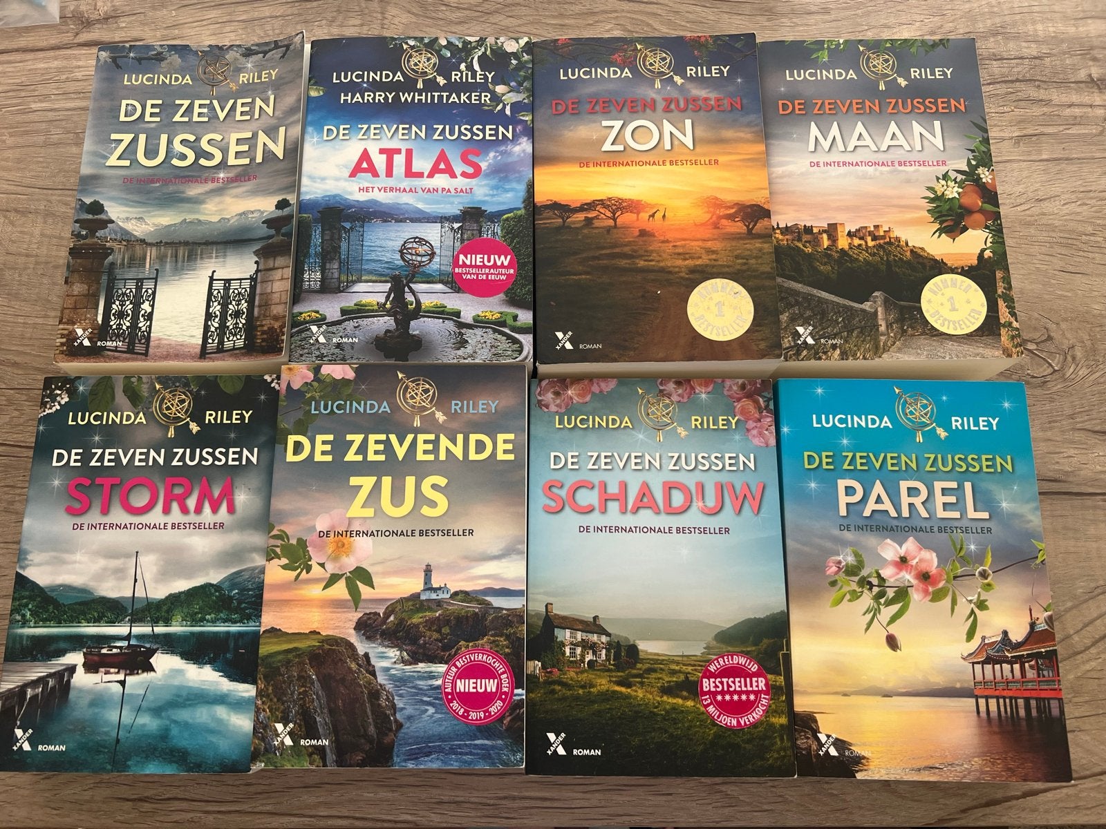 De Zeven Zussen serie - Lucinda Riley (8 boeken), Boeken, Ophalen of Verzenden, Zo goed als nieuw, Nederland