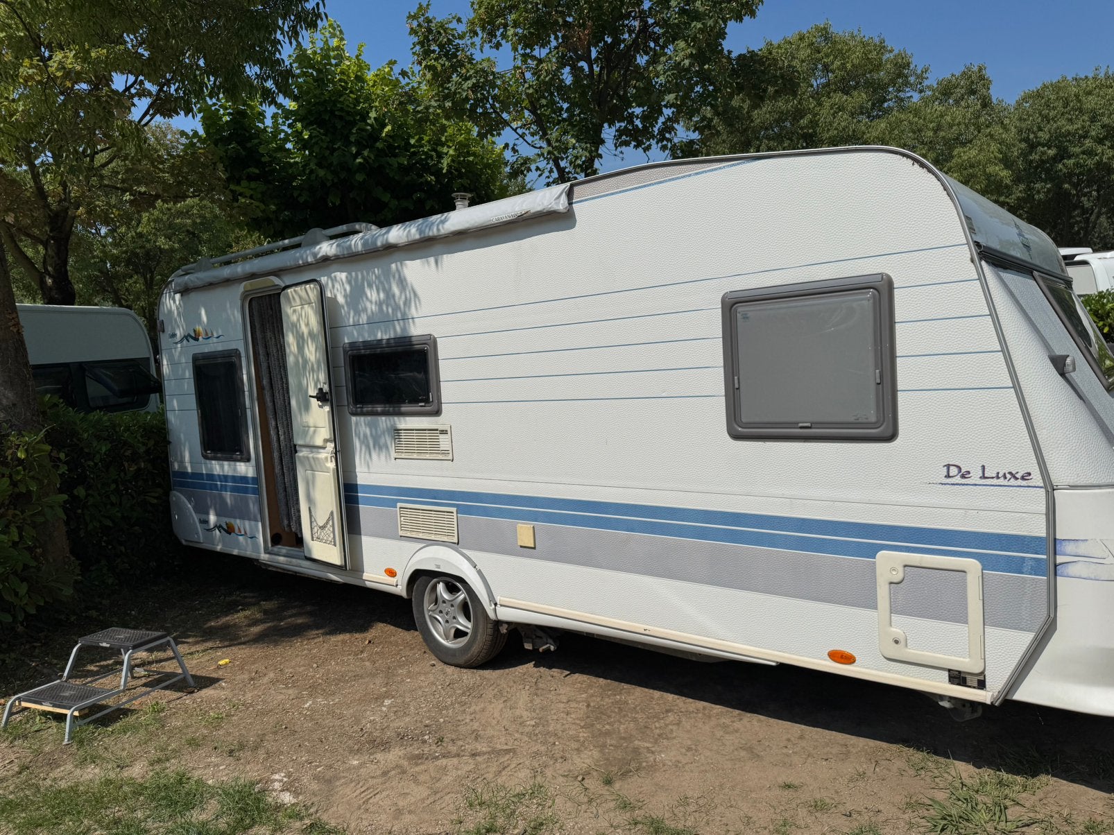 Hobby 560 kmfe met stapelbed,dakairco, mover bij gardameer, Hobby, Kleine zit, Particulier, 4 tot 5 meter