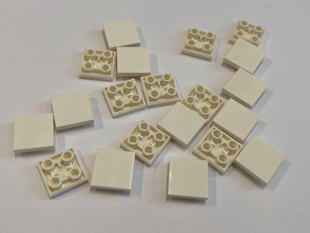 Partij 20x nieuwe witte aangepaste 2x2 Lego omgekeerde tegel, Overige thema's, Lego, Nieuw, Ophalen of Verzenden
