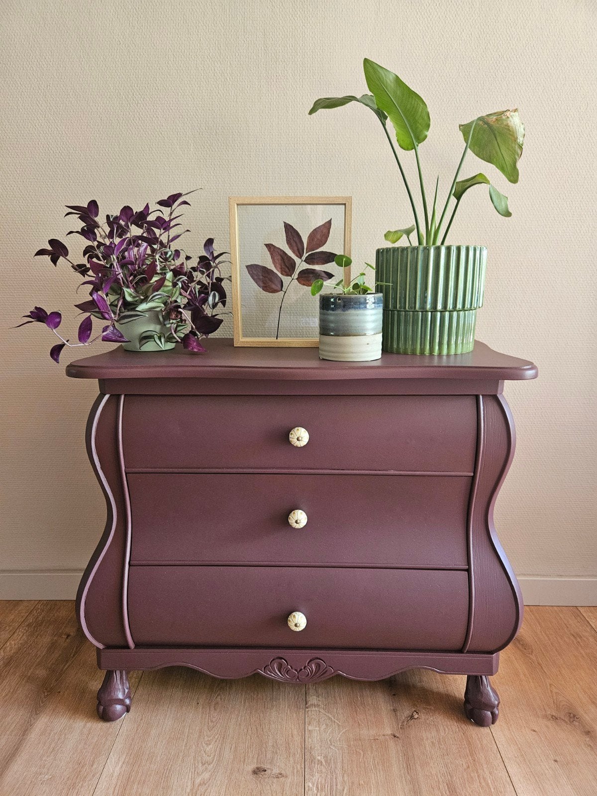 Aubergine buikkastje met vintage knoppen, Ophalen