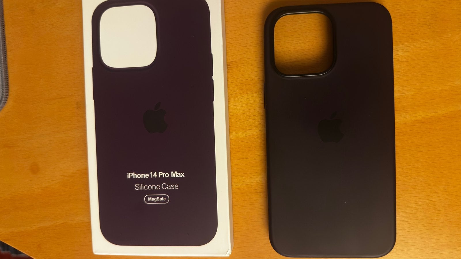 Apple iPhone 14 ProMax Darkpurple silliconen Magsafe Case, IPhone 14 Pro Max, Paars, Ophalen of Verzenden, Zo goed als nieuw