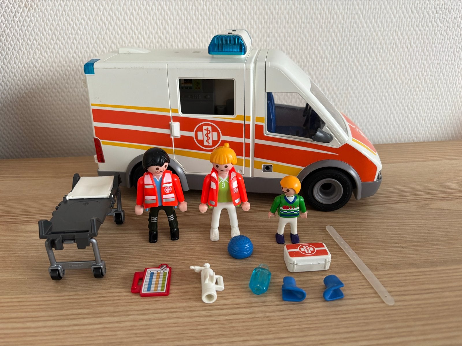 Playmobil Ambulance met figuren en accessoires, Ophalen of Verzenden, Zo goed als nieuw