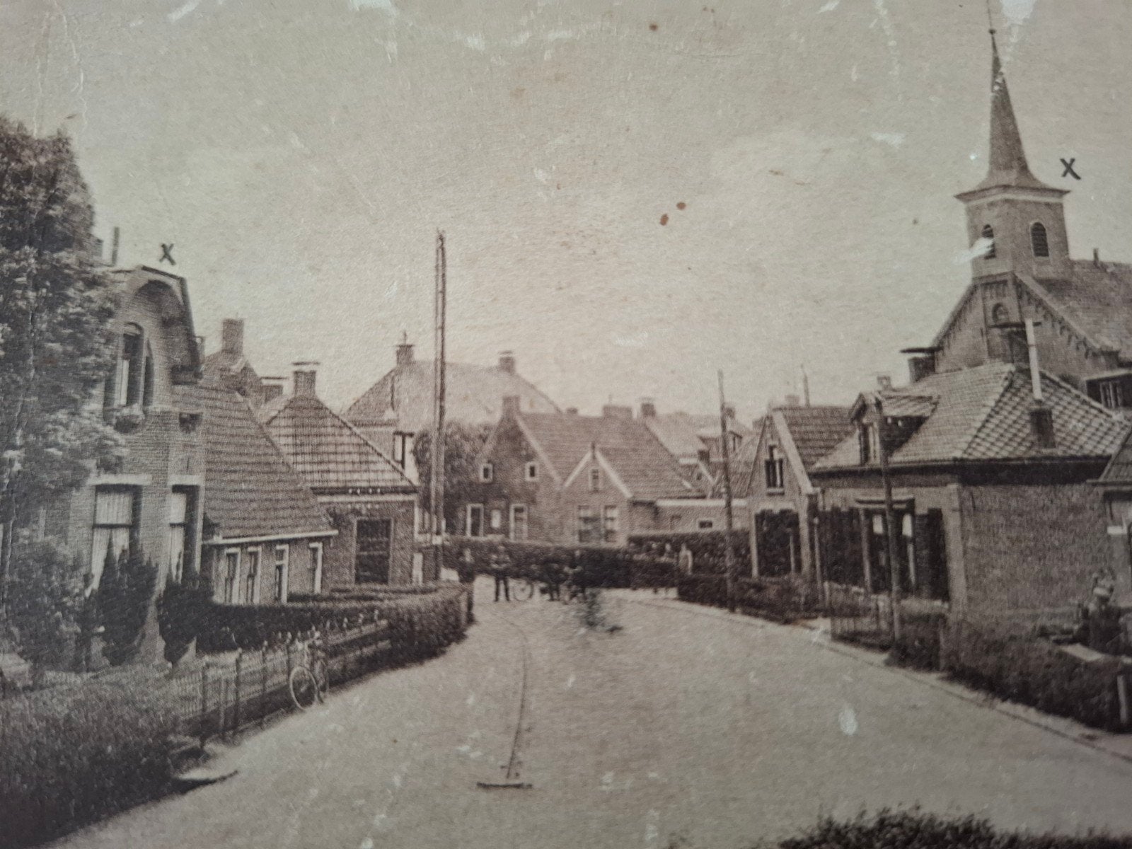 Oude ansichtkaart Anjum Gereformeerde Kerk met pastorie 1932, Ophalen of Verzenden, 1920 tot 1940, Gelopen, Friesland