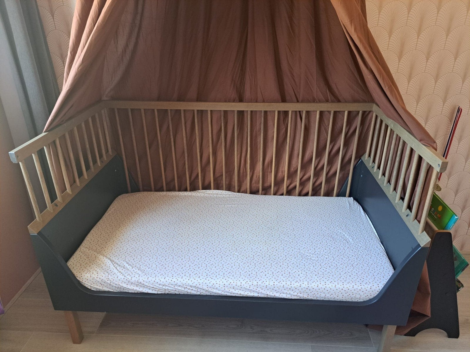Stijlvol Ledikant Kidsmill kids mill antraciet 140x70, Ophalen, Zo goed als nieuw, Ledikant