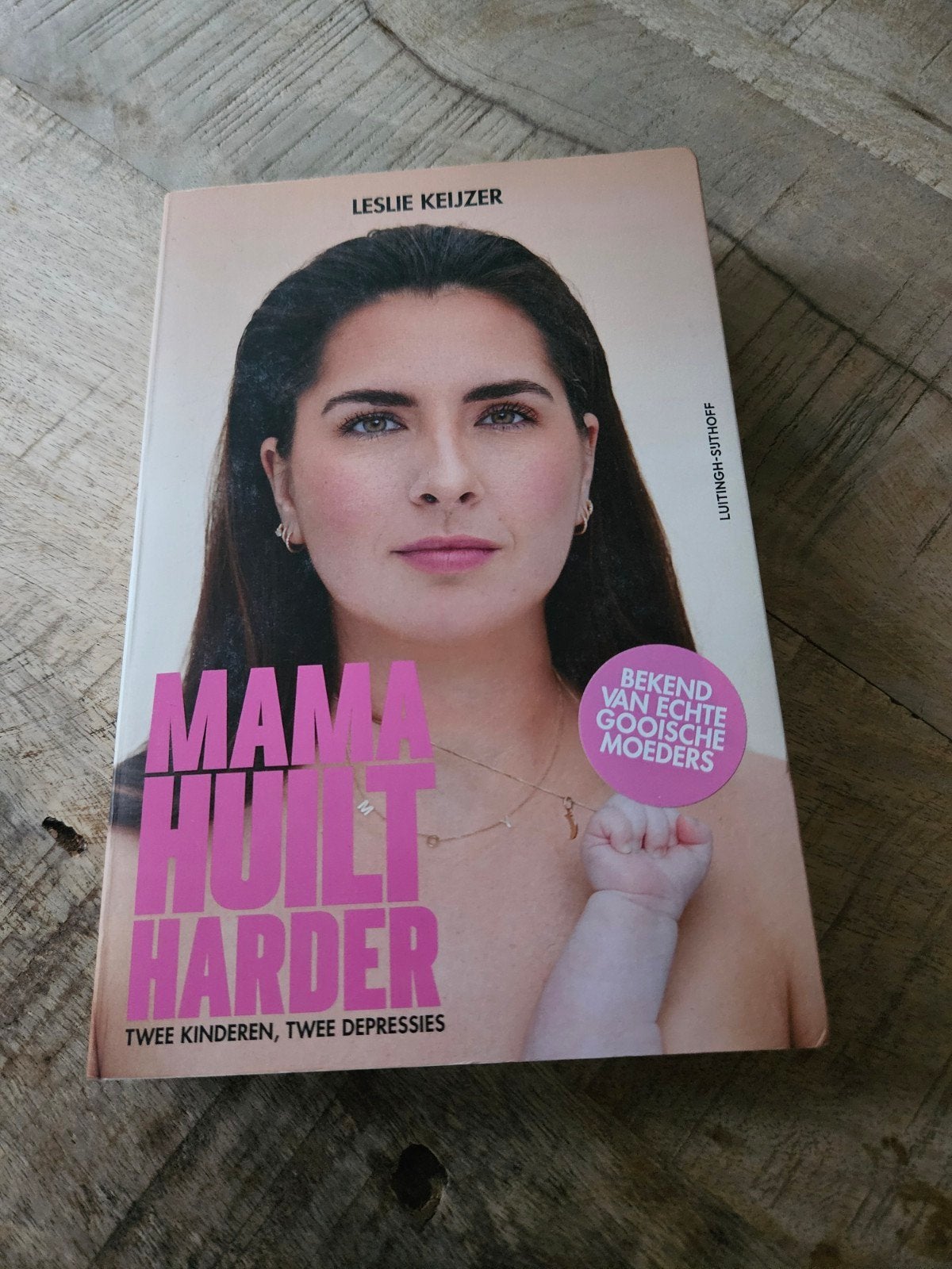 Mama Huilt Harder: Twee Kinderen, Twee Depressies, Ophalen of Verzenden, Zo goed als nieuw, Zwangerschap en Bevalling, Leslie Keijzer