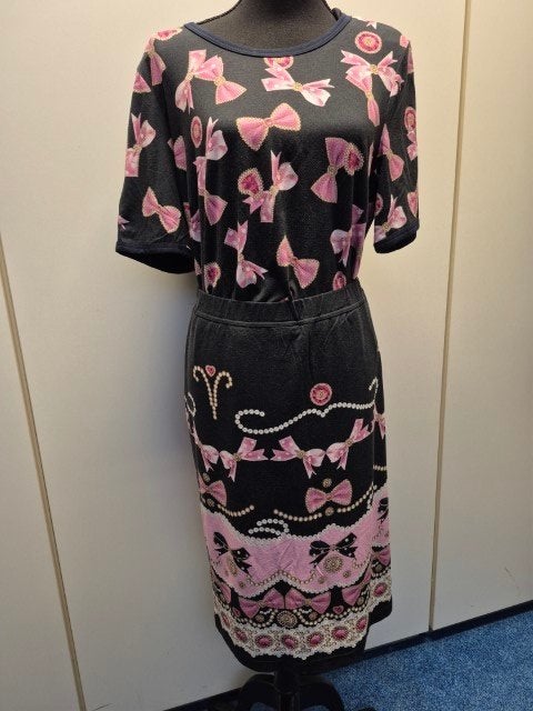 Rok met shirtje met strikjes patroon maat 46, Meerkleurig, Maat 46/48 (XL) of groter, Ophalen of Verzenden, Zo goed als nieuw
