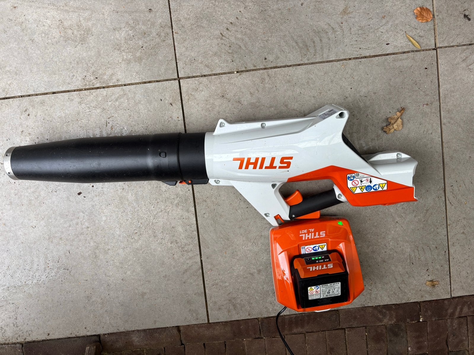 Stihl RMA 448 VC Accu Grasmaaier en BGA 60 bladblazer, Tuin en Terras, Ophalen, Cirkelmaaier, Gebruikt, Accu-grasmaaier