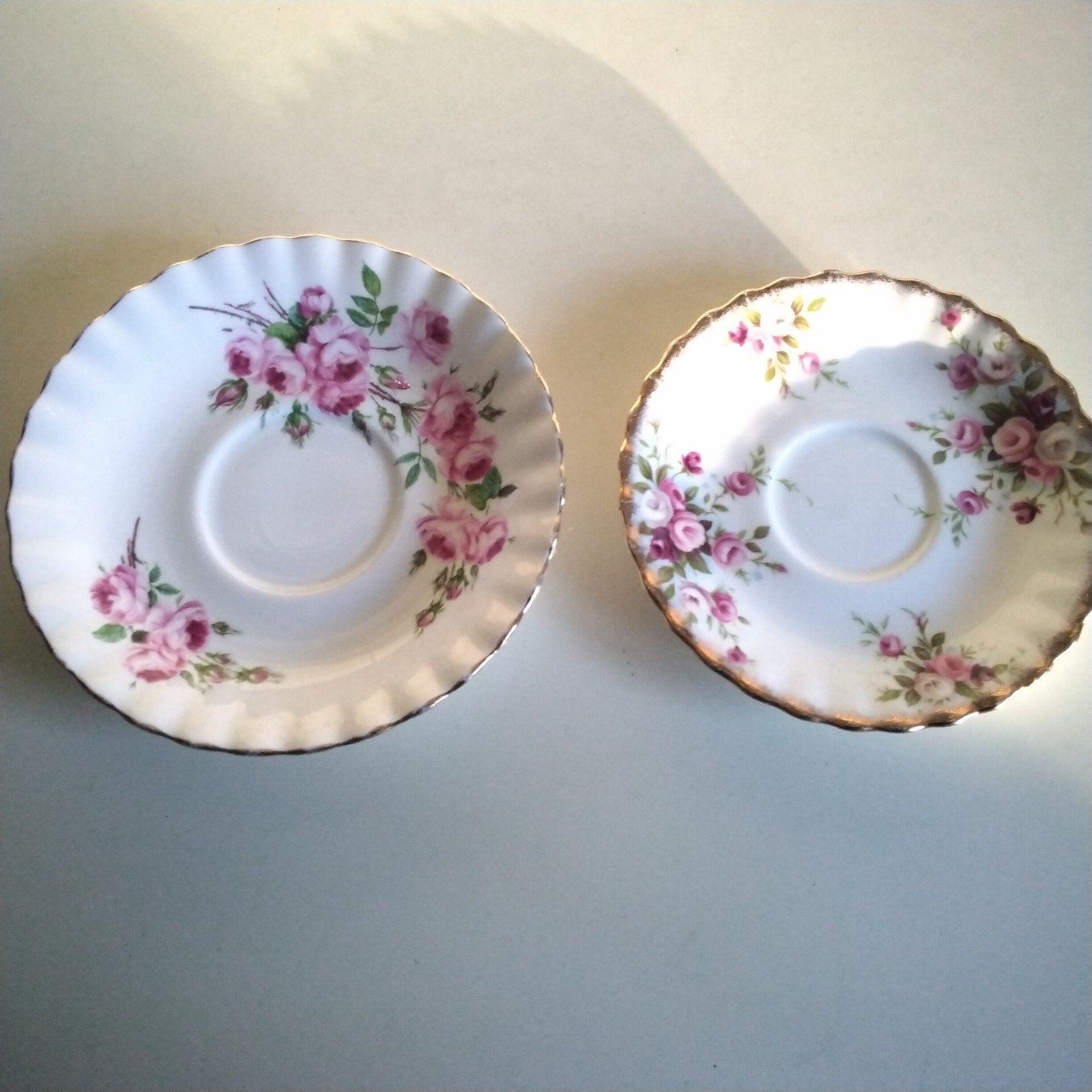 Royal albert schotels 3 x, Ophalen of Verzenden, Zo goed als nieuw, Overige stijlen, Kop(pen) en/of Schotel(s)