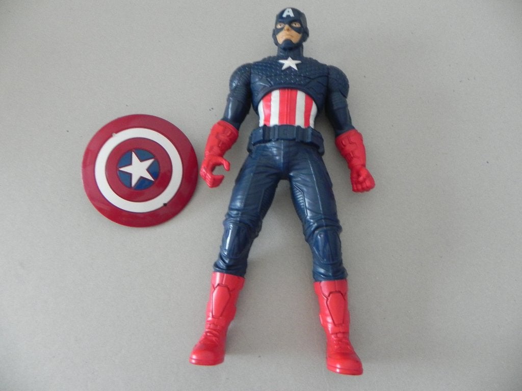Captain America 24 cm hoog met schild., Ophalen of Verzenden, Gebruikt, Pop