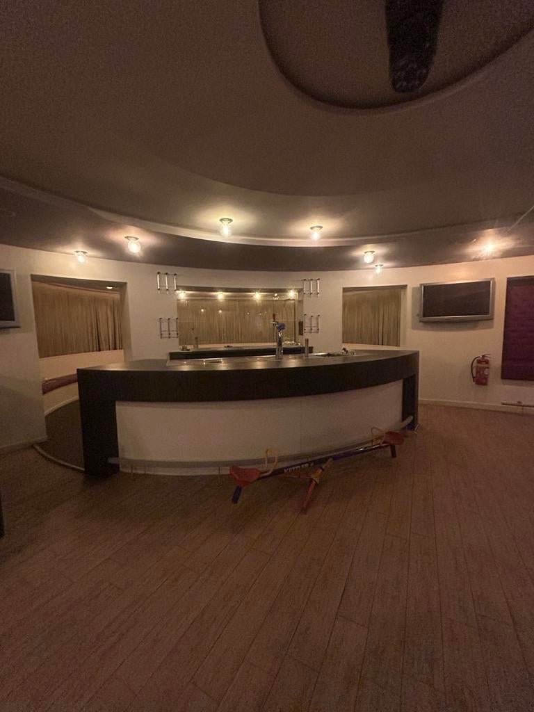 4 complete barren met toebehoren, Zakelijke goederen, Horeca | Meubilair en Inrichting, Ophalen of Verzenden, Gebruikt, Barinrichting